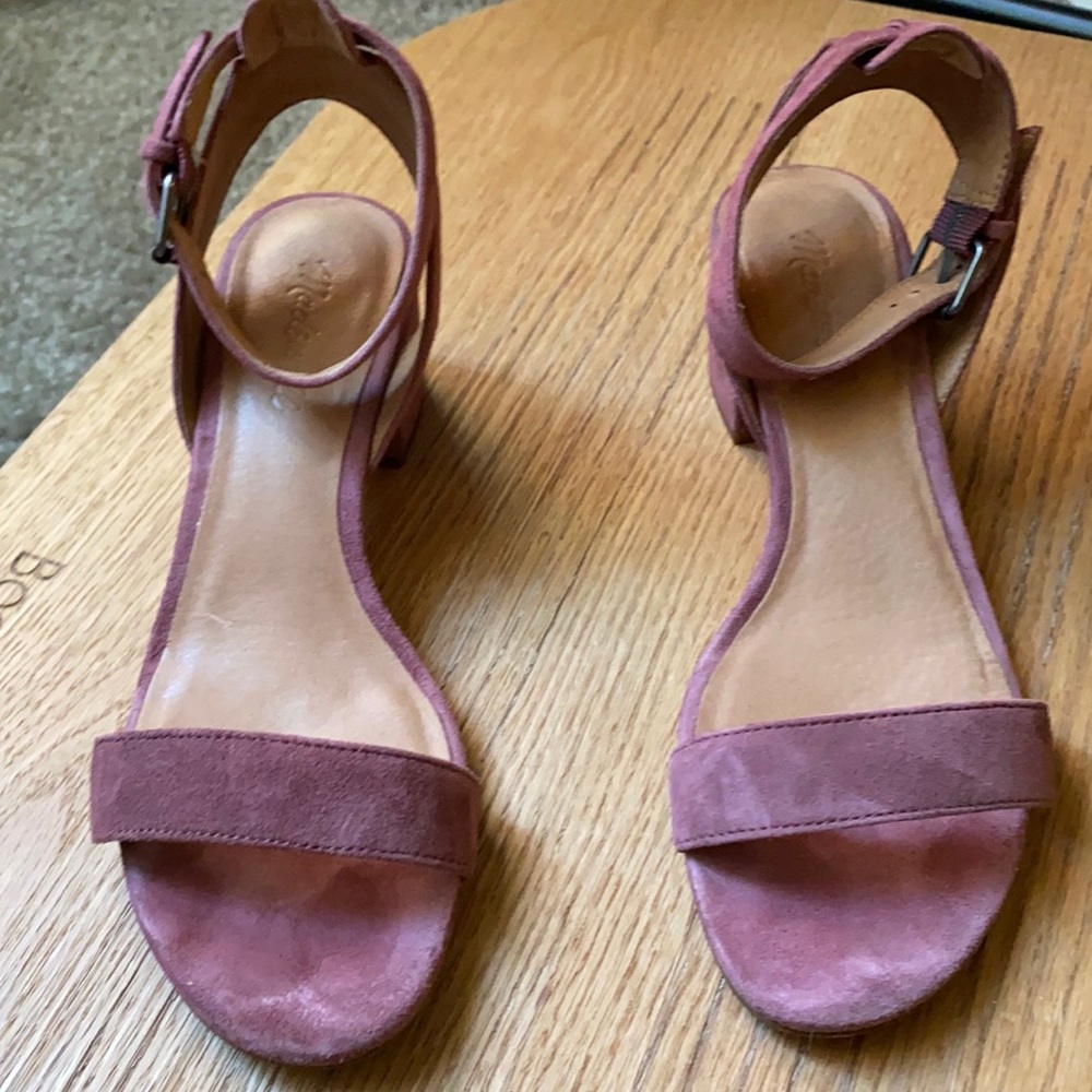 Madewell Simple Mid-heel Suede Sandal in Autumn Berry. Size 7.5